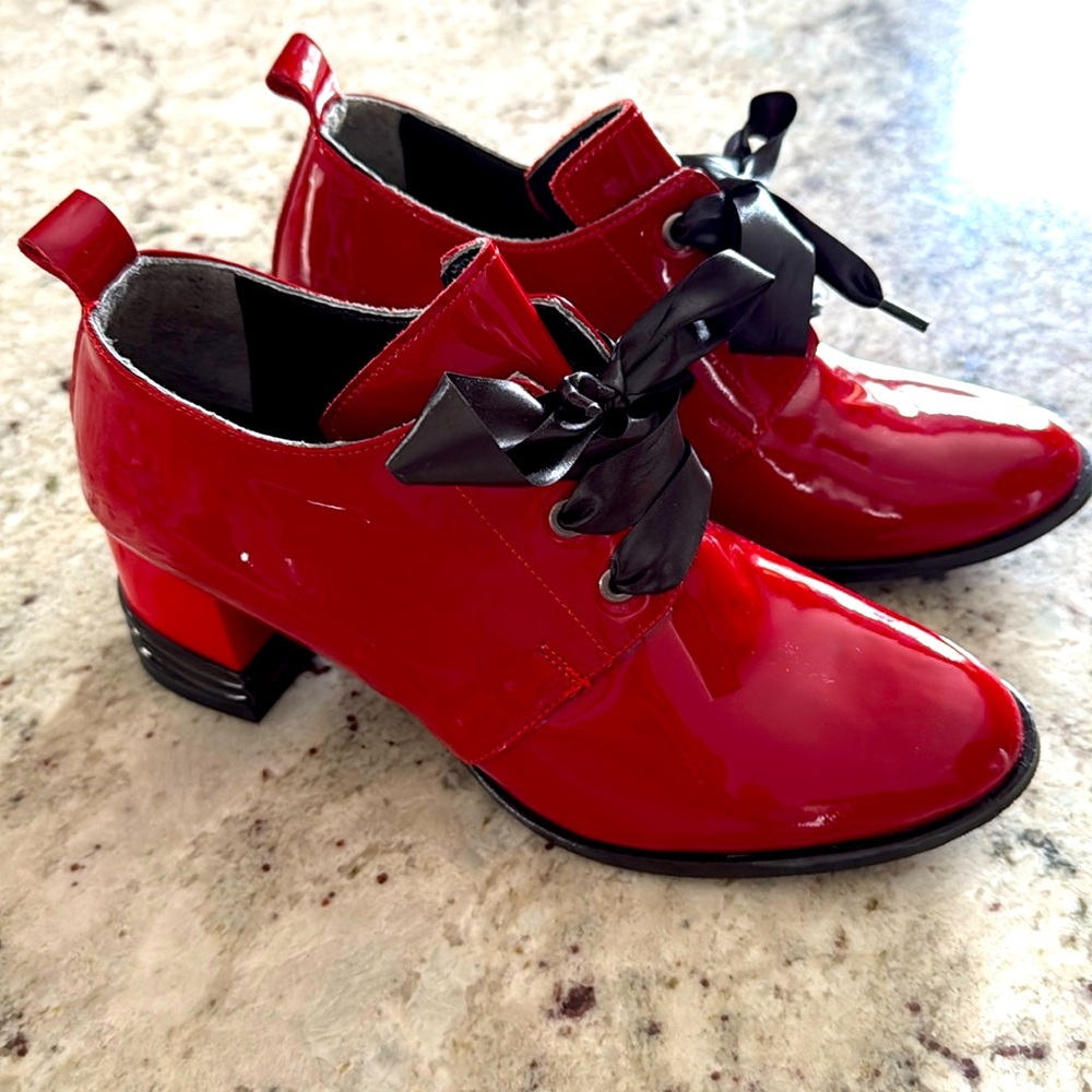Patent Leather Red Lace-Up Block Heel Shoes